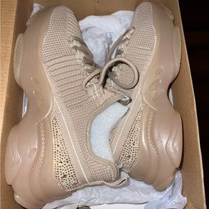 Steve Madden / 5 / Blush